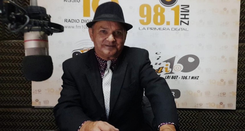 Papelito pasó por FM 10 para contar parte de su historia de vida, previo a su show en el Club Argentinos