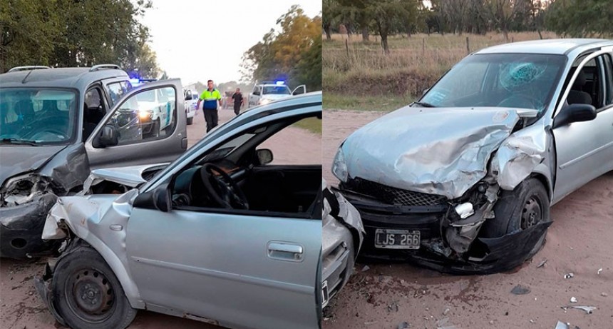 Fuerte impacto entre un utilitario y un auto de remis