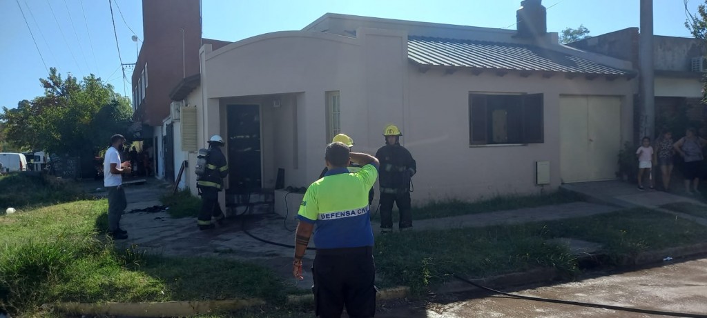 Bomberos Voluntarios extinguieron un foco ígneo detectado en una vivienda