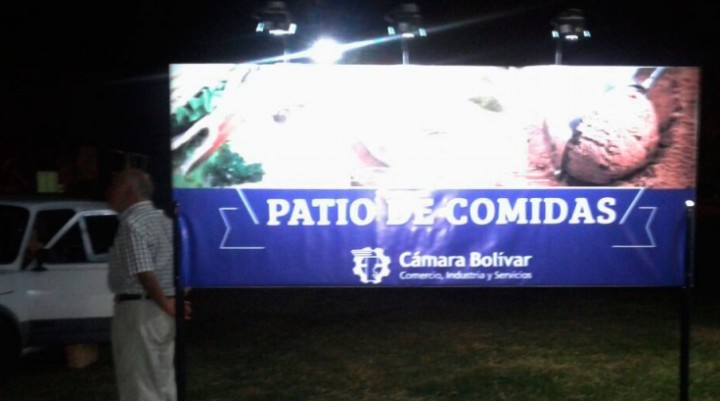 Una multitud se acerca al predio del Parque