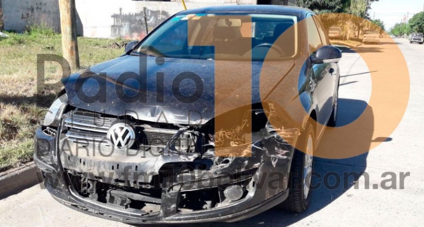 El conductor de una camioneta choc&oacute; y se fue del lugar