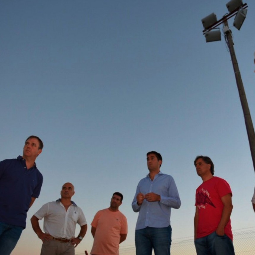 Mosca entrega luces led en Empleados por los 100 a&ntilde;os del Club 