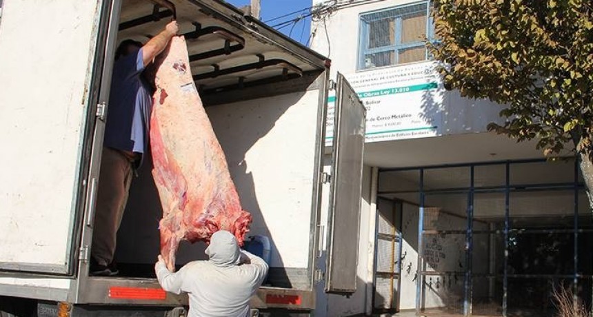 El Ministerio de Agroindustria design&oacute; a Uniendo Sonrisas para entregar medias reses judicializadas