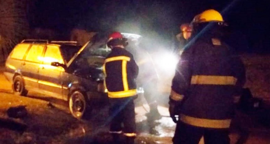 Se registr&oacute; un principio de incendio en un veh&iacute;culo en el Parque las Acollaradas