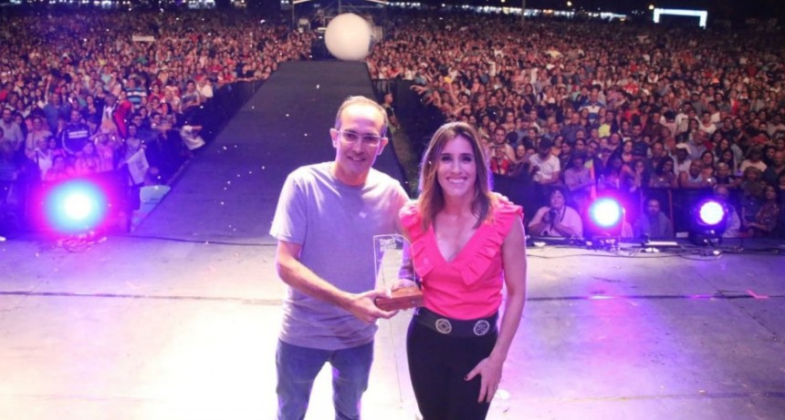 Ante 15 mil personas, 'La Gringa' brill&oacute; en la tercera y &uacute;ltima jornada del festival m&aacute;s importante de Bol&iacute;var 