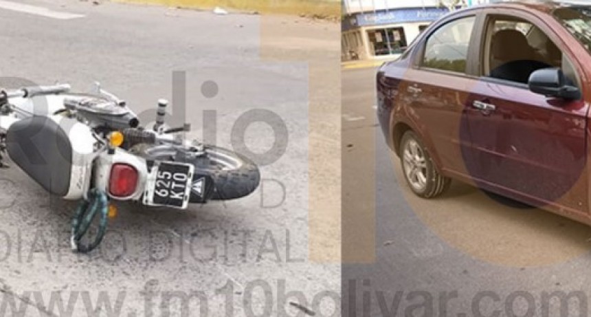 La esquina de Avenida San Mart&iacute;n y Dorrego nuevamente escenario de un impacto entre un autom&oacute;vil y una motocicleta