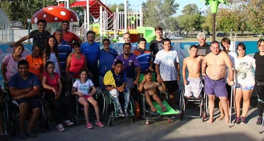 Pisano acompa&ntilde;&oacute; a los atletas convocados por FEDEPAC al Parque Acu&aacute;tico Municipal