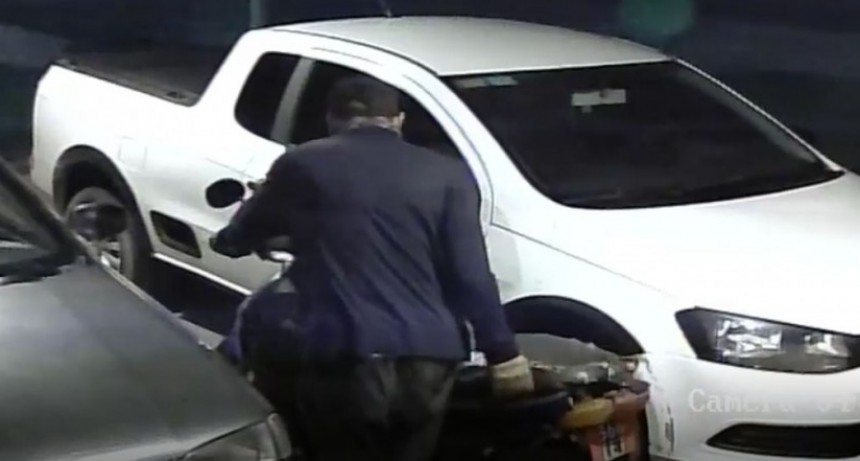 Publican im&aacute;genes de un robo en busca de aporte de la comunidad