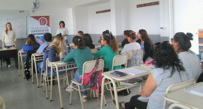 Comenz&oacute; el curso de ingreso a la carrera de enfermer&iacute;a