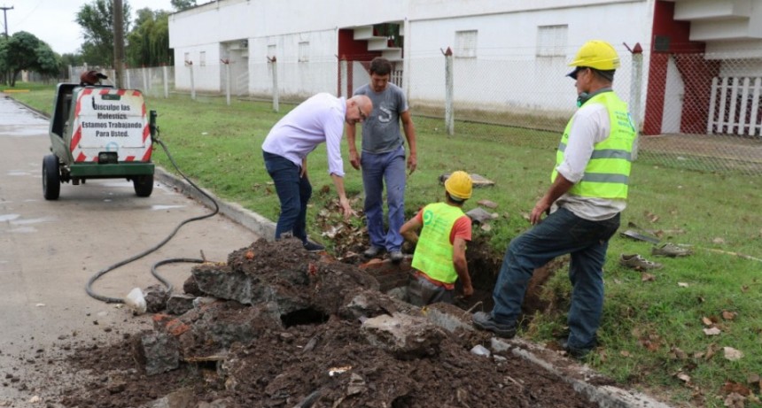 La municipalidad trabaja en el mantenimiento de las bocas de tormenta