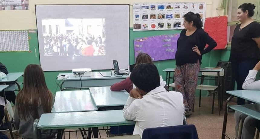 Derechos Humanos realiza una recorrida por las baldosas por la memoria