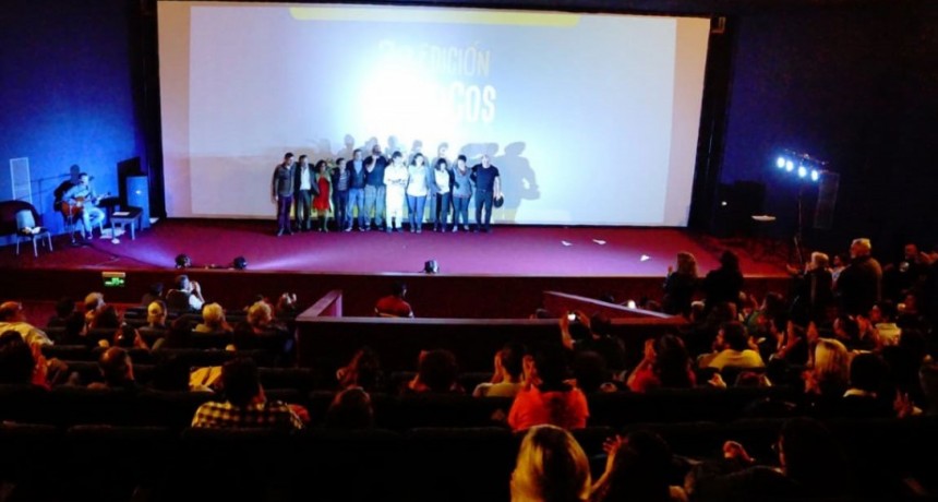 Se present&oacute; la propuesta teatral Id&eacute;nticos Bol&iacute;var