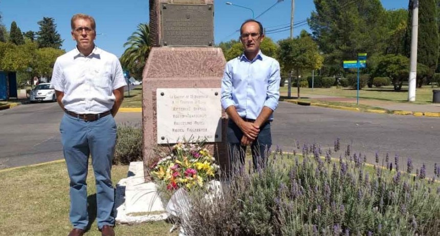 Se conmemor&oacute; el 142&deg; aniversario de la ciudad con un acto en el monolito que recuerda su fundaci&oacute;n