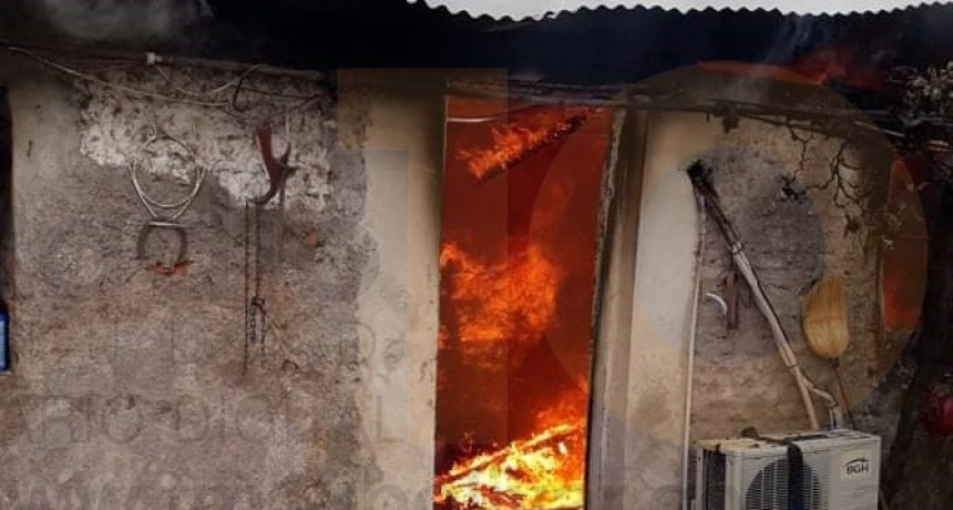 Espigas: Una vivienda result&oacute; con da&ntilde;os totales tras un voraz incendio