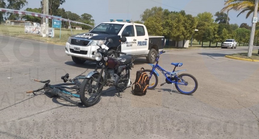 Ciclistas hospitalizados tras ser protagonistas de un impacto con una motocicleta