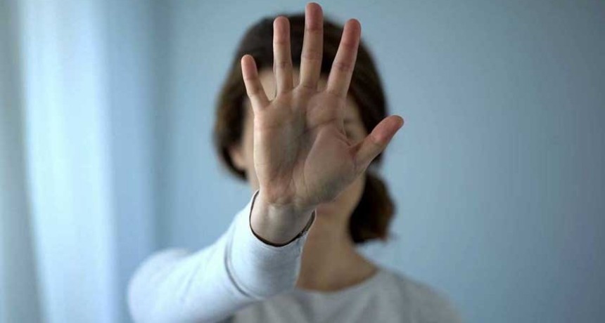 Violencia de g&eacute;nero: 'barbijo rojo', el c&oacute;digo para pedir ayuda en las farmacias durante el aislamiento