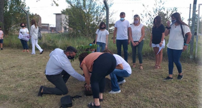 Plantamos Memoria: El Instituto Superior de Formación Docente y Técnica N°27 se unió a la campaña por el Día de la Memoria, Verdad y Justicia