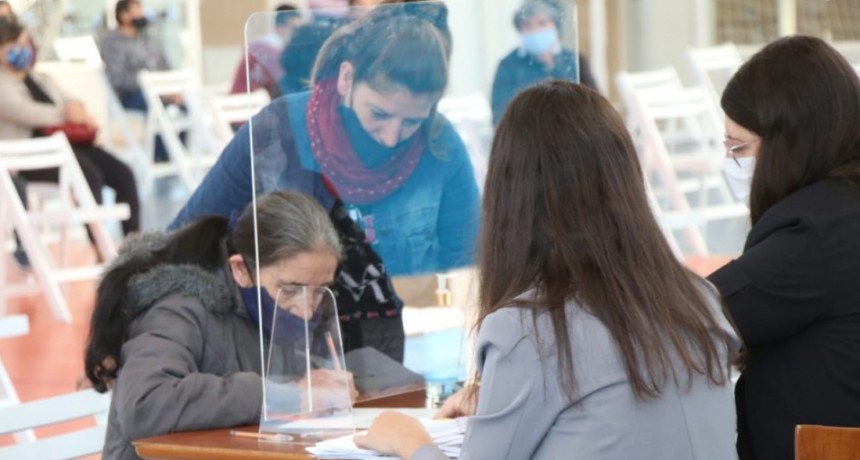 Entrega de escrituras: finalizó este martes la entrega de 354 títulos de propiedad a familias bolivarenses