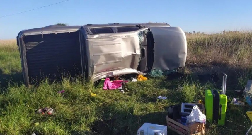 Tragedia en la Ruta 226: Murió una mujer al volcar una camioneta