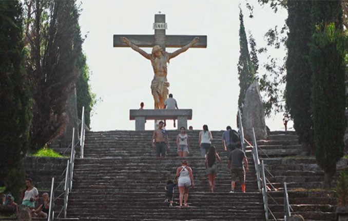 Actividades de la Parroquia San Carlos Borromeo que incluyen la Peregrinación al Monte Calvario en Tandil