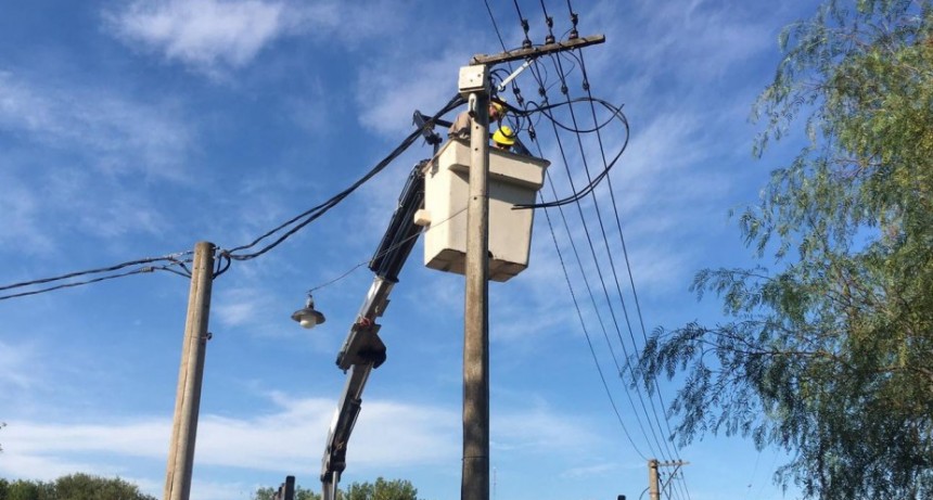 Desde las 7 de la mañana, comenzaron a restablecer el servicio eléctrico