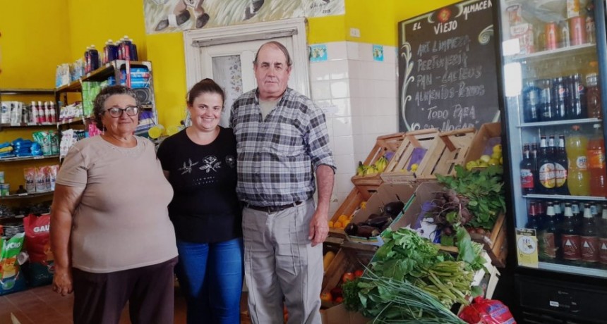 En FM 10 entrevistamos a Sandra Albanese, que hoy cumplió treinta años atendiendo el Viejo Almacén de Boer y Paso