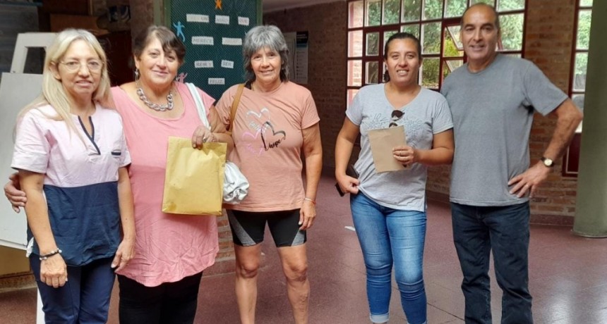 Centro Educativo Complementario nº801: Se entregaron los premios del Cartonazo Solidario y estuvo FM 10 para contarlo