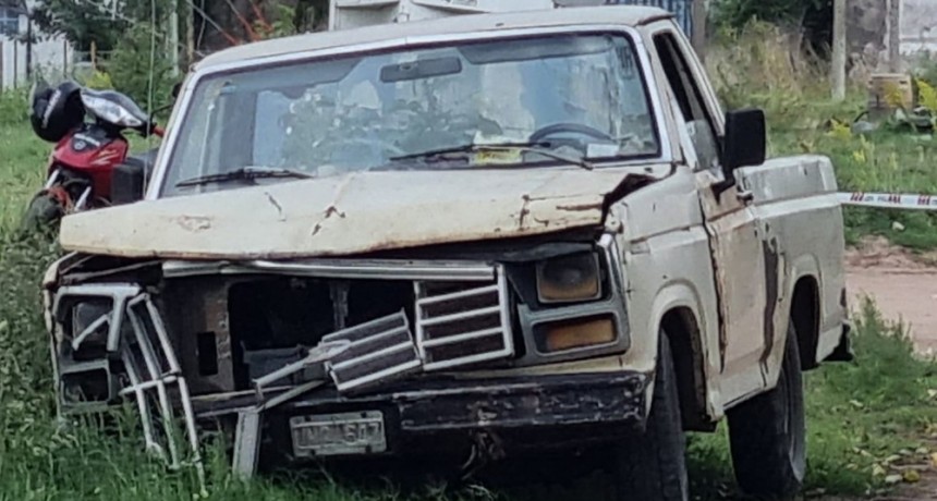 Fuerte impacto entre una moto y una camioneta, Julio Iriarte (Japonés) se encuentra bien, si bien será trasladado para su intervención quirúrgica traumatológica