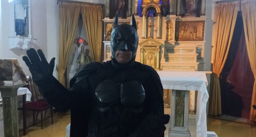 “Soy docente y tengo trillizos de 16 años que han vivido 10 años con mi personaje con fundamento solidario en la ciudad de La Plata”