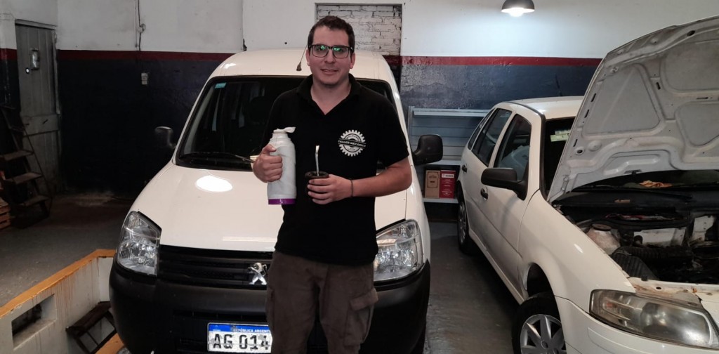 Ezequiel Bognani: Los autos y la mecánica me gustaron desde los 14 años, después estudié en la Técnica y ya me fui formando hasta lo que hoy es mi propio taller