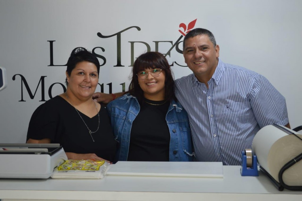 Fiambrería y Quesería Los Tres Mosqueteros abrio sus puertas, y visitamos el local con FM 10