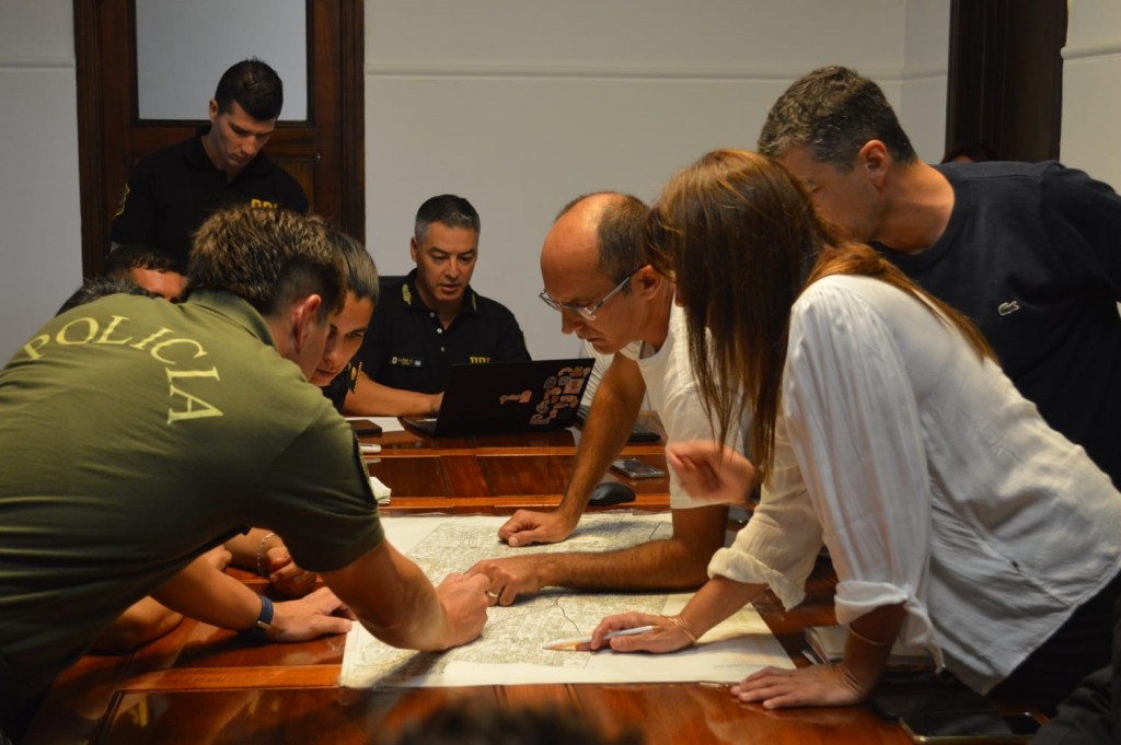 Retomaron hoy la búsqueda de las tres personas desparecidas, desdoblando el equipo hacia la zona de El Cabildo y Ruta 205