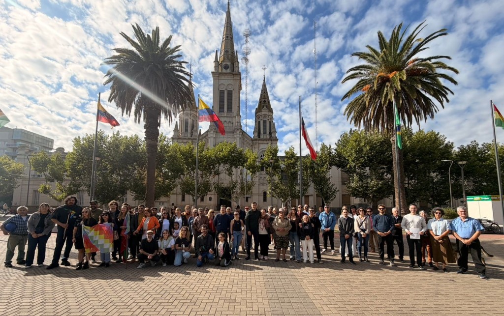 Este s&aacute;bado: Bol&iacute;var celebr&oacute; la Hermandad Sudamericana con el recambio de banderas en el Centro C&iacute;vico