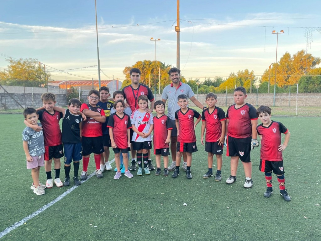 Cristian G&oacute;mez: &ldquo;Me gust&oacute; la propuesta, porque me gusta el f&uacute;tbol y me gusta tambi&eacute;n ense&ntilde;ar a los m&aacute;s chicos"