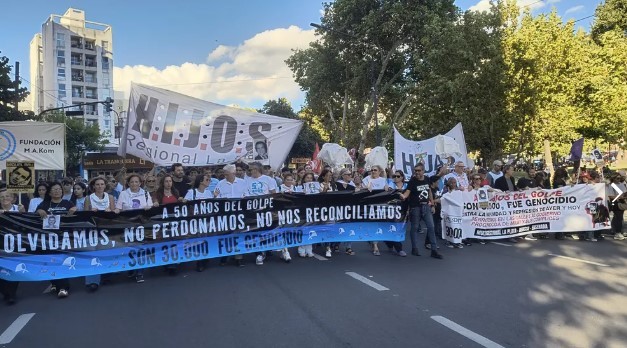 La Plata: masiva movilizaci&oacute;n a 50 a&ntilde;os del inicio de la &uacute;ltima dictadura militar