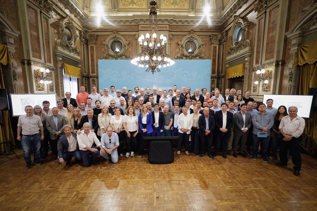 Kicillof: &ldquo;La Provincia y los municipios no les vamos a dar la espalda a los bonaerenses que sufren necesidades&rdquo;