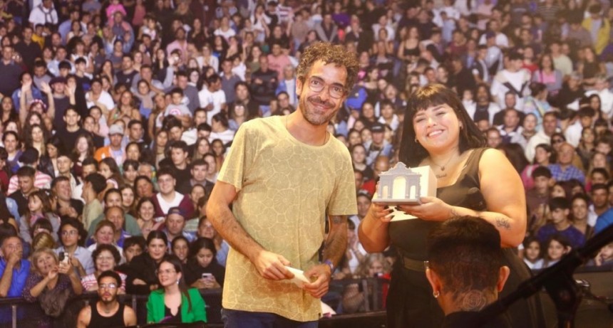 Más de 15.000 personas vibraron con Flor Álvarez en la primera noche del Festival Me Encanta Bolívar