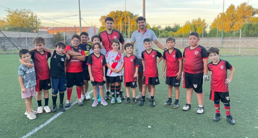 Cristian G&oacute;mez: &ldquo;Me gust&oacute; la propuesta, porque me gusta el f&uacute;tbol y me gusta tambi&eacute;n ense&ntilde;ar a los m&aacute;s chicos"