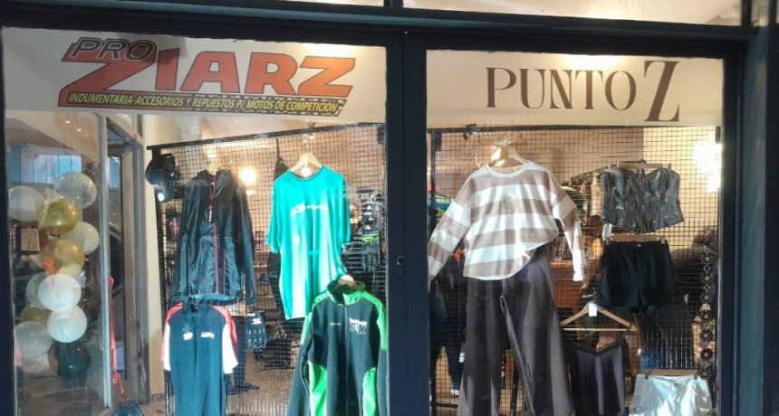 Pablo Ziarzolo y familia Inauguraron el local comercial de ProZiarz e indumentaria Punto Z