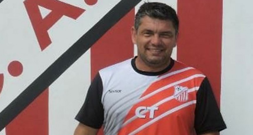 Futbol: Luciano Villarreal, DT de Club Empleados hablo del Torneo Preparaci&oacute;n