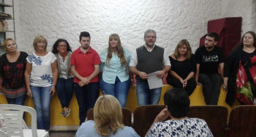 Se realiz&oacute; la presentaci&oacute;n del grupo de teatro Vamos de Nuevo