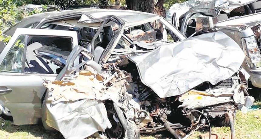 Tr&aacute;gico accidente en Carmen de Areco: ocho personas murieron tras un choque entre dos autos
