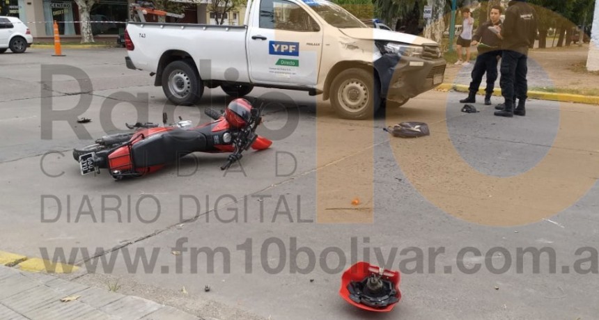 Violento impacto en el centro de la ciudad dej&oacute; como saldo un motociclista hospitalizado