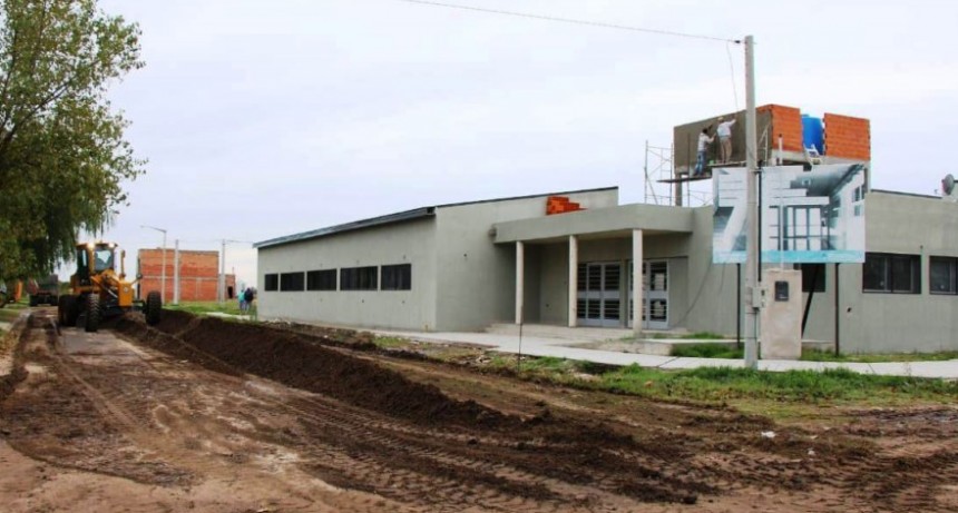 La municipalidad realiza trabajos de nivelaci&oacute;n en barrio Anteo Gasparri
