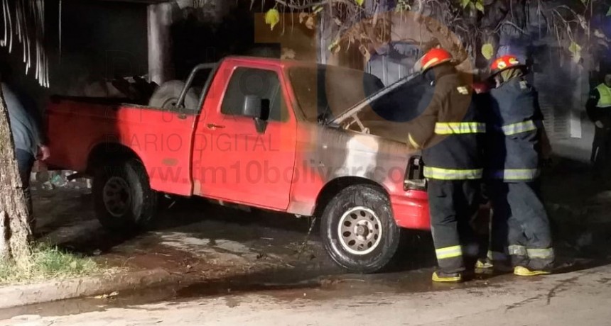 Urgente: Se incendi&oacute; una camioneta en el interior del garage, no hubo personas afectadas