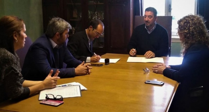El intendente Pisano firmó un convenio marco con la Universidad Nacional Noroeste - Buenos Aires
