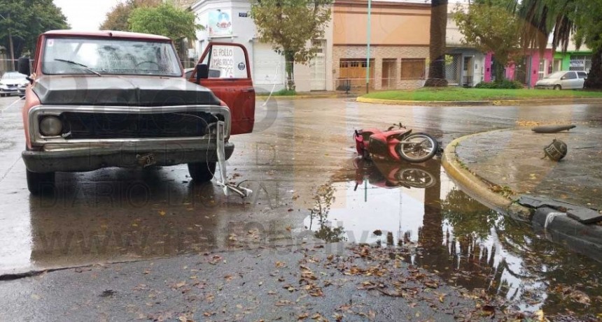 Un motociclista hospitalizado tras un impacto en el centro de la ciudad