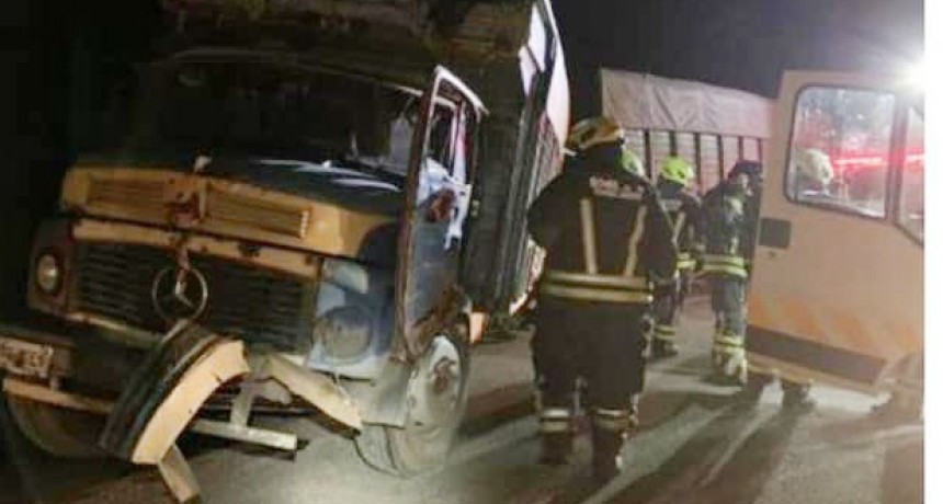 Accidente m&uacute;ltiple de camiones en Ruta 33; Los choferes resultaron ilesos