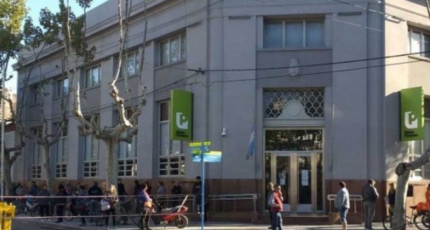 A partir del lunes 13 los bancos abrir&aacute;n sus sucursales con una modalidad limitada