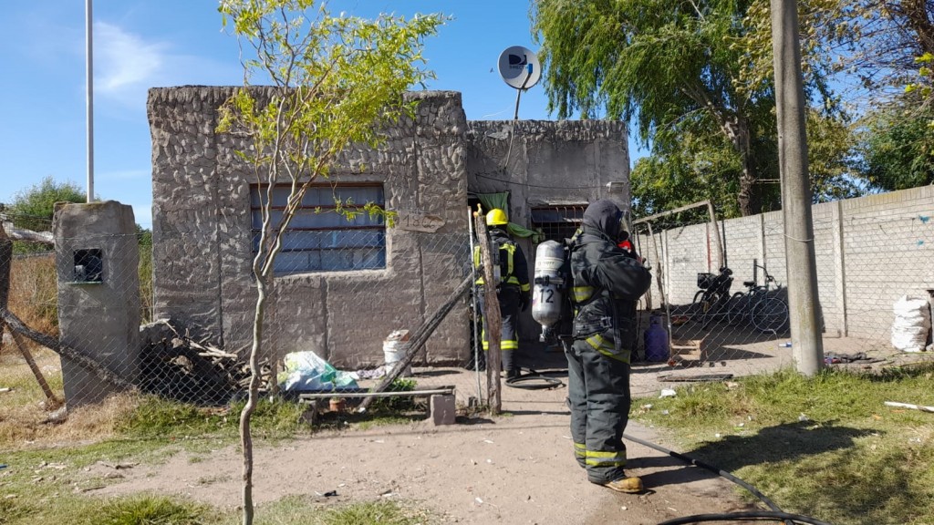 Principio de incendio en una vivienda de barrio Los Troncos, no hubo heridos